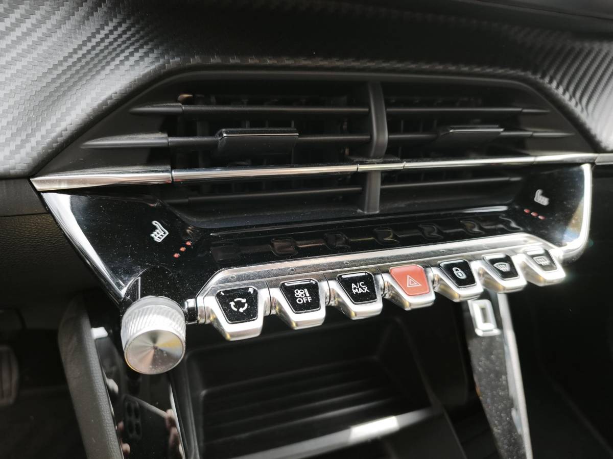 Peugeot 208 Peugeot 208 1.2 PureTech Active Pack Navi-Carplay Led Cruise-Control Parkeerhulp Nieuwe Distributieriem