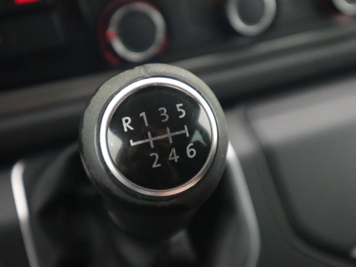 Volkswagen Transporter Volkswagen Transporter 2.0 TDI L2H1 DC Highline PDC / CRUISE / FULL LED /  BLUETOOTH / TREKHAAK / NETJES!