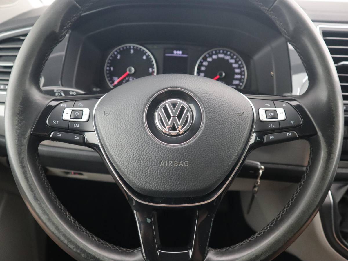 Volkswagen Transporter Volkswagen Transporter 2.0 TDI L2H1 DC Highline PDC / CRUISE / FULL LED /  BLUETOOTH / TREKHAAK / NETJES!