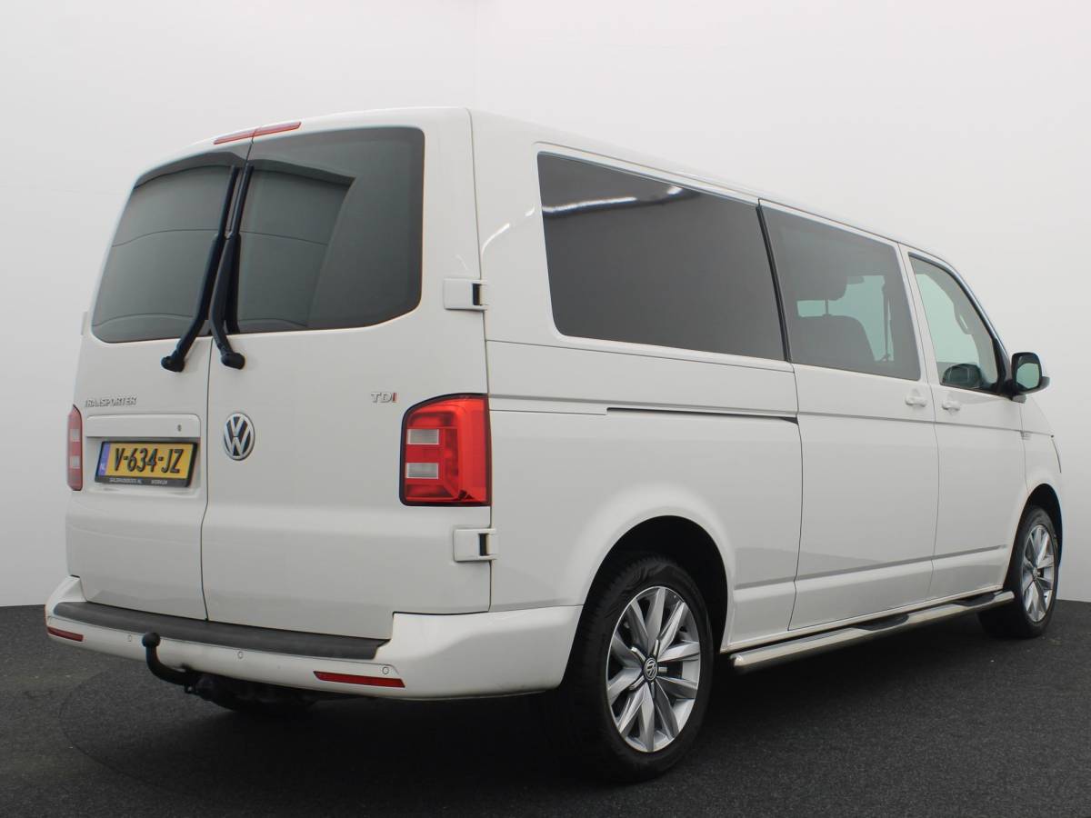Volkswagen Transporter Volkswagen Transporter 2.0 TDI L2H1 DC Highline PDC / CRUISE / FULL LED /  BLUETOOTH / TREKHAAK / NETJES!
