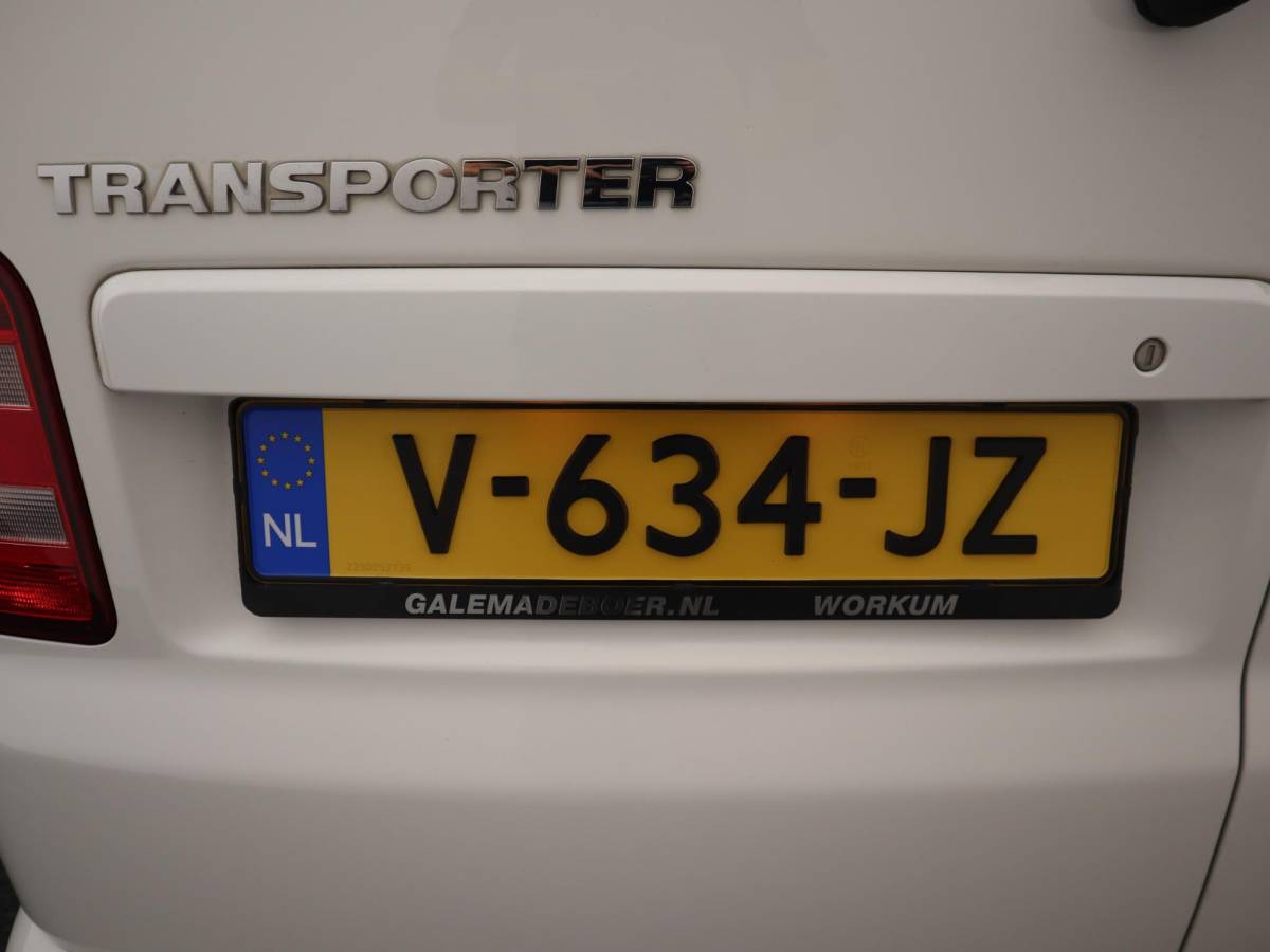 Volkswagen Transporter Volkswagen Transporter 2.0 TDI L2H1 DC Highline PDC / CRUISE / FULL LED /  BLUETOOTH / TREKHAAK / NETJES!