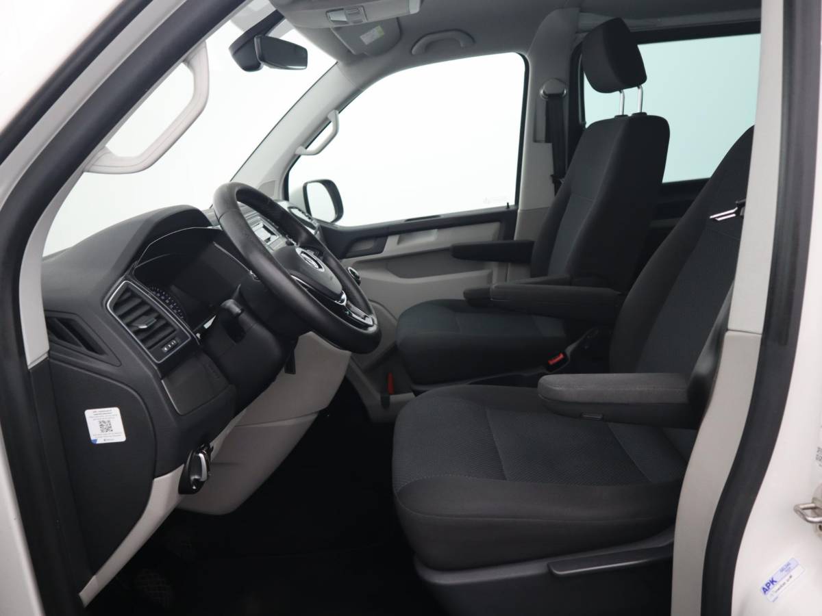 Volkswagen Transporter Volkswagen Transporter 2.0 TDI L2H1 DC Highline PDC / CRUISE / FULL LED /  BLUETOOTH / TREKHAAK / NETJES!