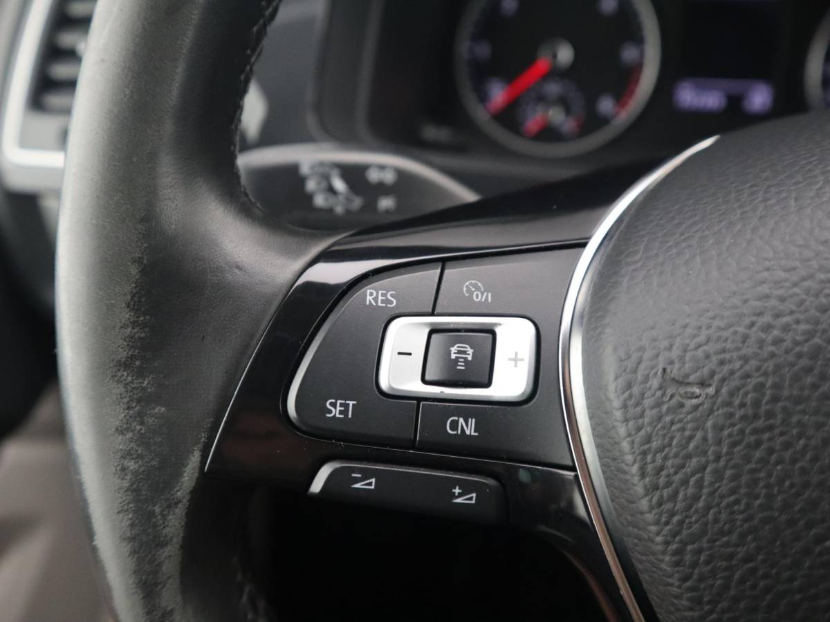 Volkswagen Transporter Volkswagen Transporter 2.0 TDI L2H1 DC Highline PDC / CRUISE / FULL LED /  BLUETOOTH / TREKHAAK / NETJES!