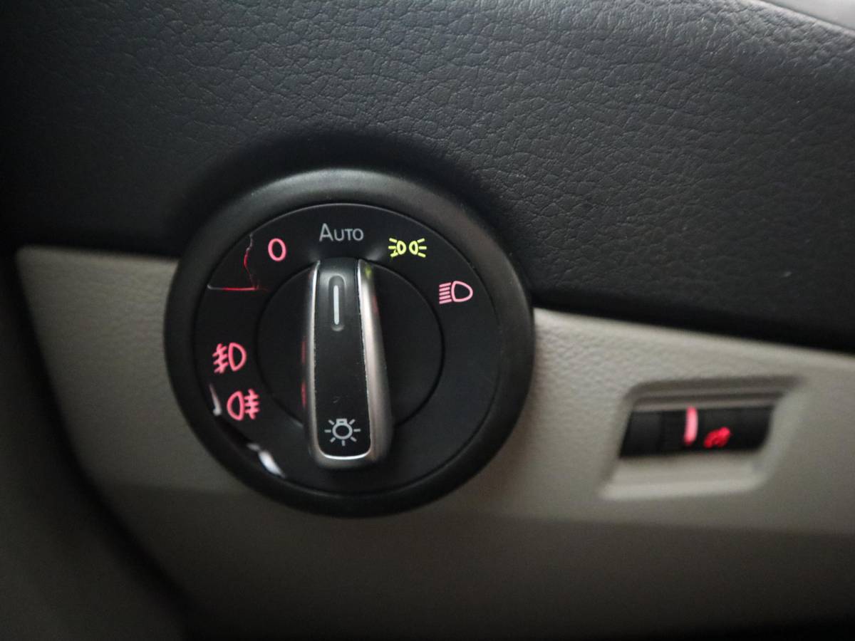 Volkswagen Transporter Volkswagen Transporter 2.0 TDI L2H1 DC Highline PDC / CRUISE / FULL LED /  BLUETOOTH / TREKHAAK / NETJES!
