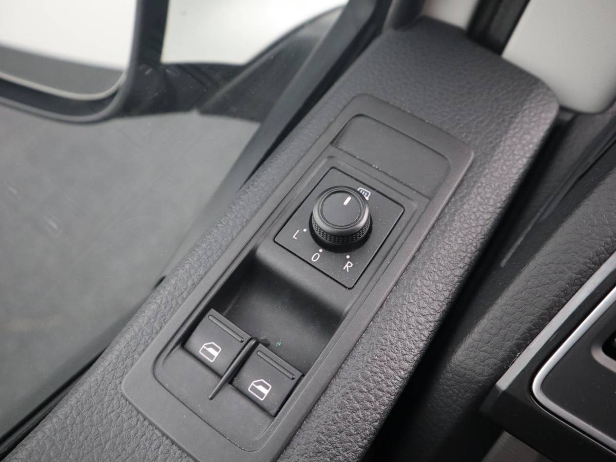 Volkswagen Transporter Volkswagen Transporter 2.0 TDI L2H1 DC Highline PDC / CRUISE / FULL LED /  BLUETOOTH / TREKHAAK / NETJES!