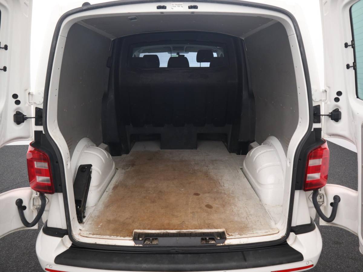 Volkswagen Transporter Volkswagen Transporter 2.0 TDI L2H1 DC Highline PDC / CRUISE / FULL LED /  BLUETOOTH / TREKHAAK / NETJES!
