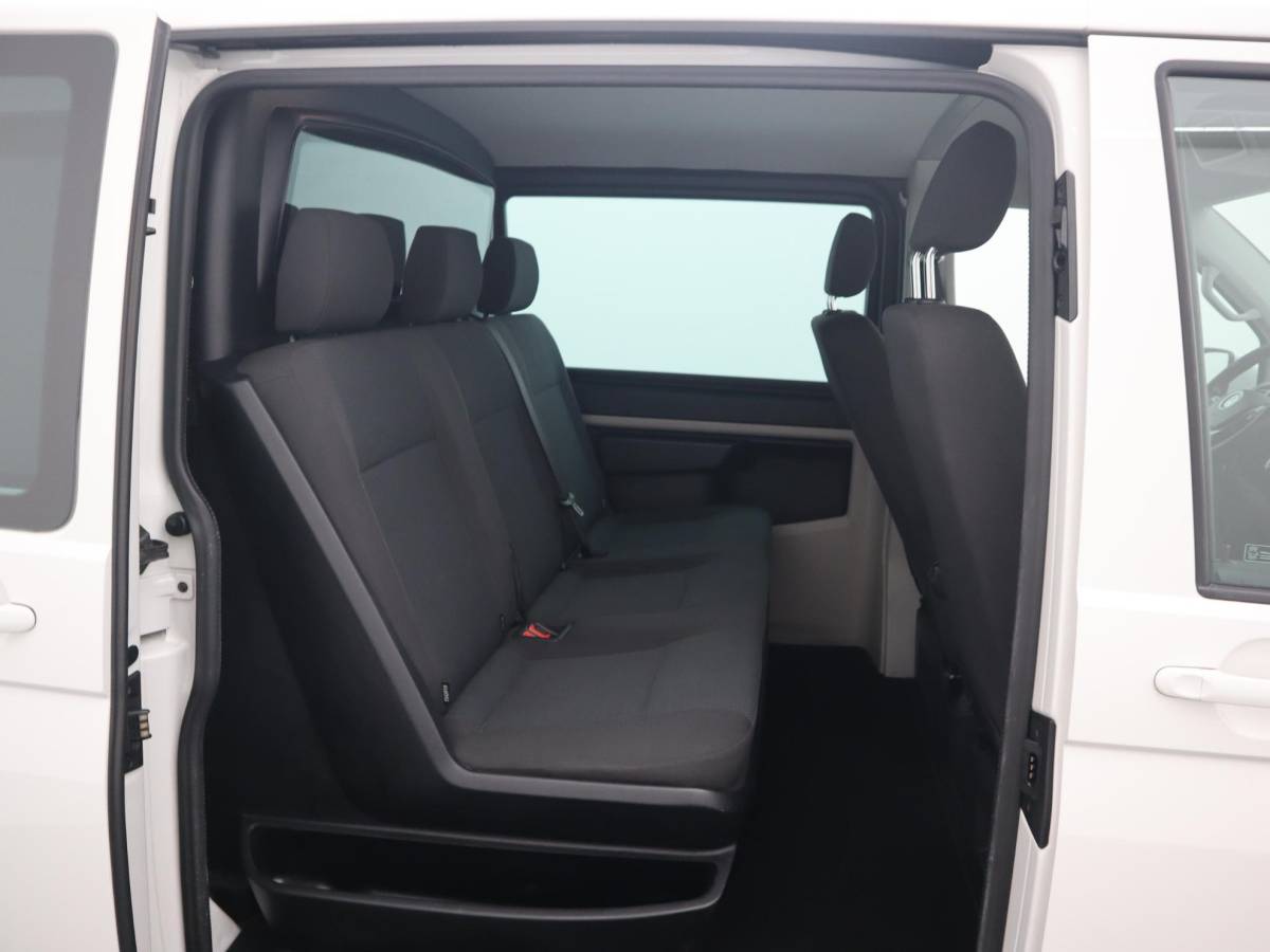 Volkswagen Transporter Volkswagen Transporter 2.0 TDI L2H1 DC Highline PDC / CRUISE / FULL LED /  BLUETOOTH / TREKHAAK / NETJES!