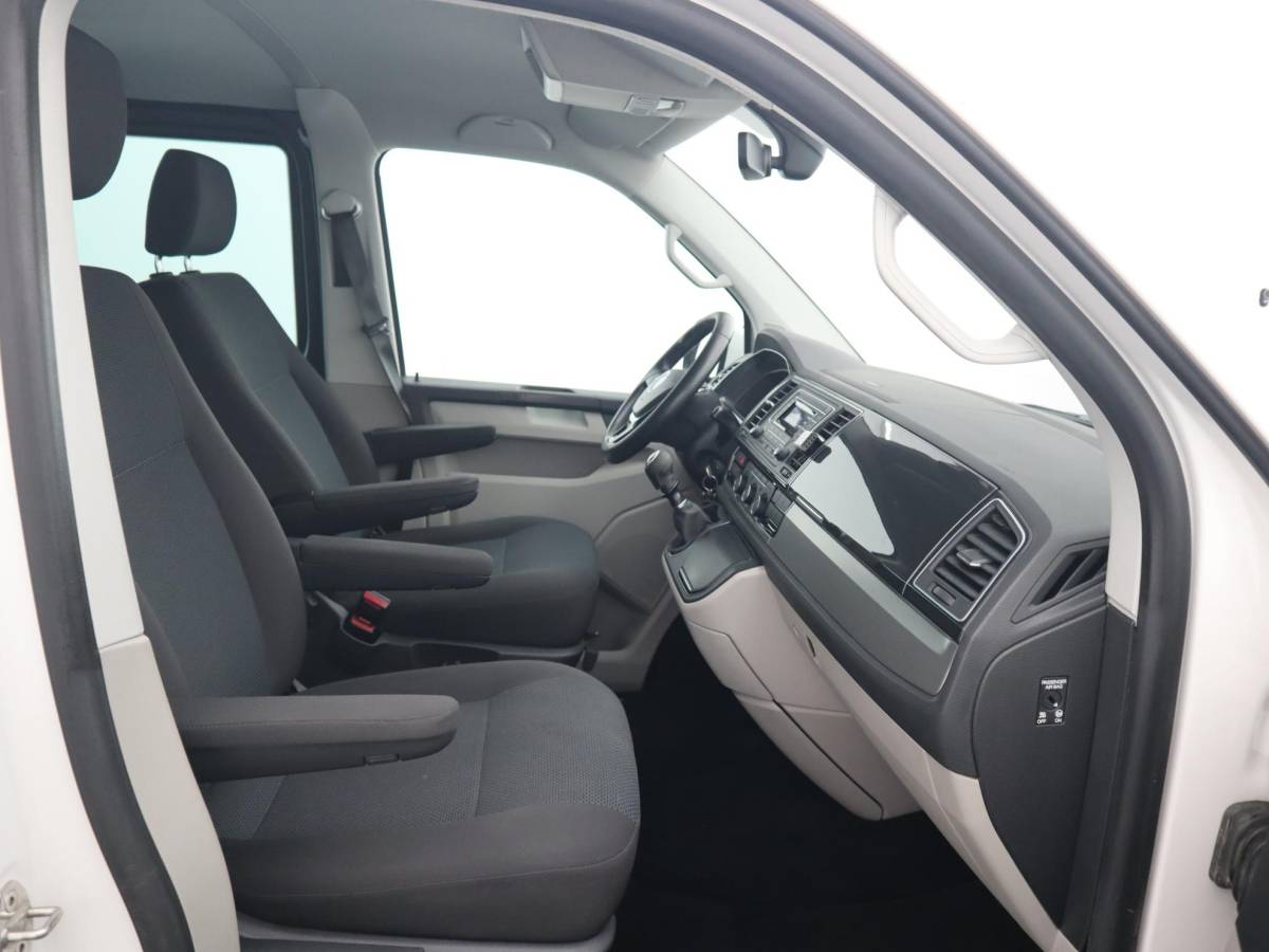 Volkswagen Transporter Volkswagen Transporter 2.0 TDI L2H1 DC Highline PDC / CRUISE / FULL LED /  BLUETOOTH / TREKHAAK / NETJES!