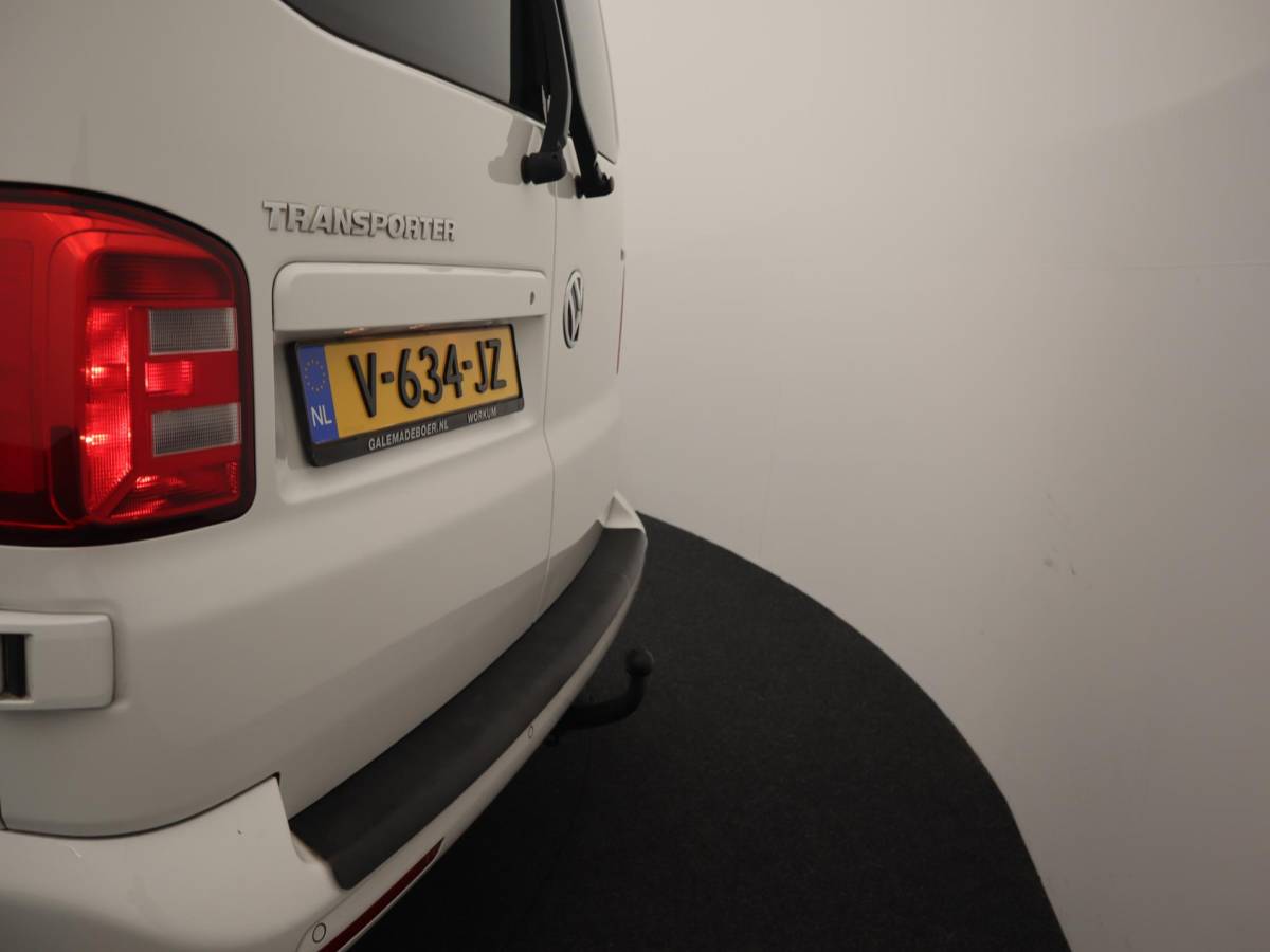 Volkswagen Transporter Volkswagen Transporter 2.0 TDI L2H1 DC Highline PDC / CRUISE / FULL LED /  BLUETOOTH / TREKHAAK / NETJES!