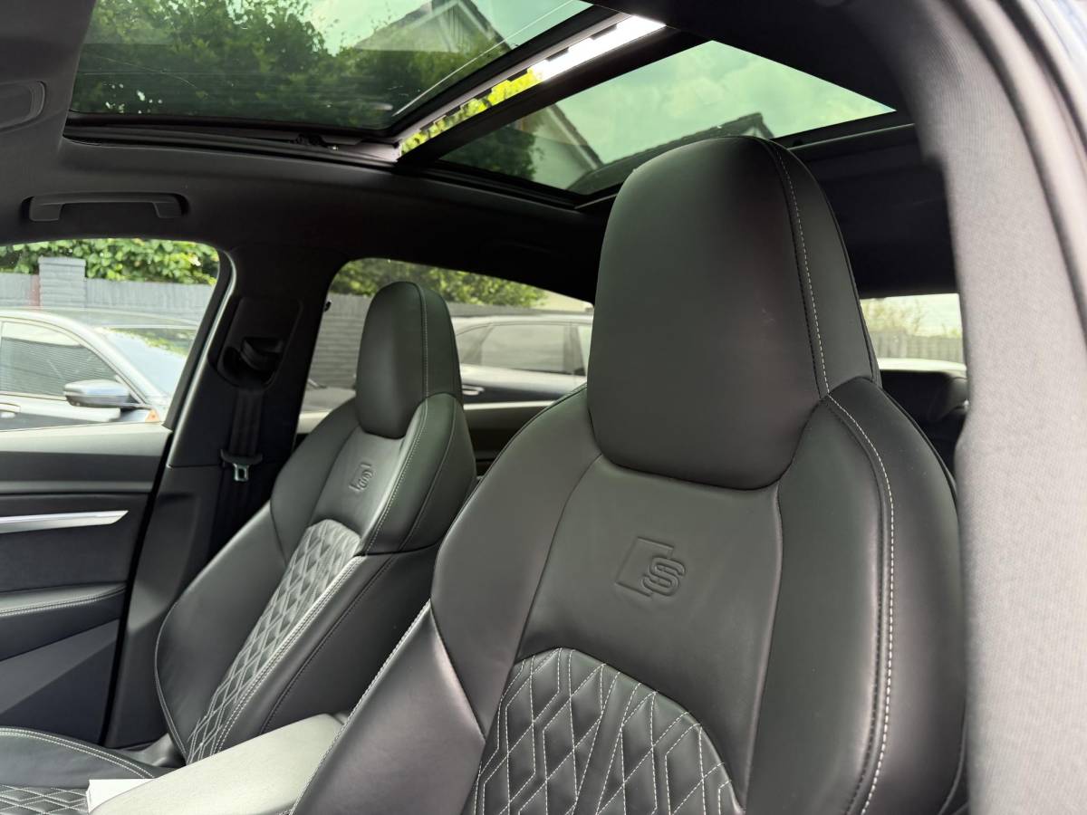 Audi Q8 Sportback e-tron Audi Q8 Sportback e-tron 55 quattro S Edition Competition 115 kWh SOH 90% | Panoramadak | Luchtvering | Camera | Bang & Olufsen | Matrix LED |