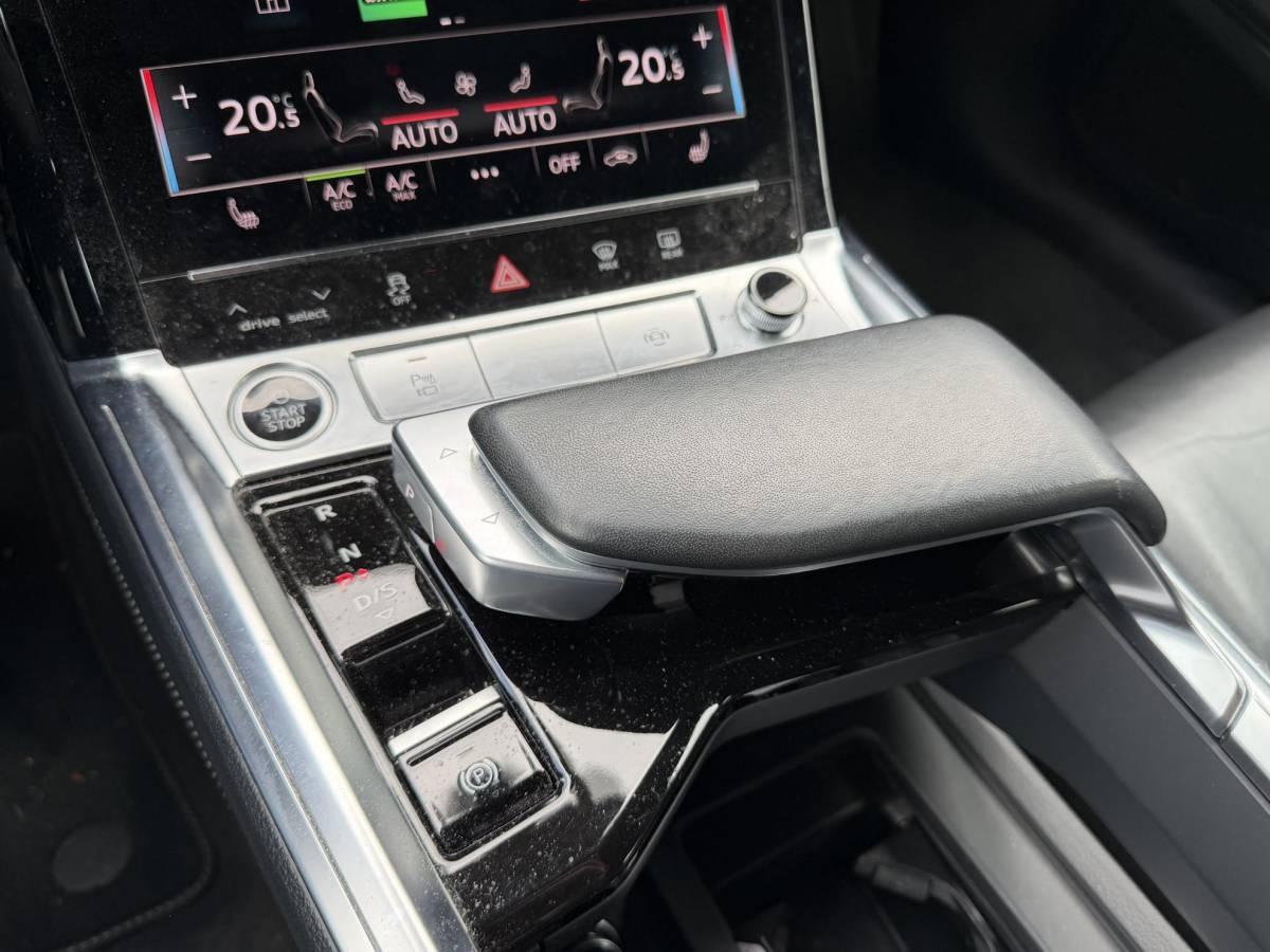 Audi Q8 Sportback e-tron Audi Q8 Sportback e-tron 55 quattro S Edition Competition 115 kWh SOH 90% | Panoramadak | Luchtvering | Camera | Bang & Olufsen | Matrix LED |