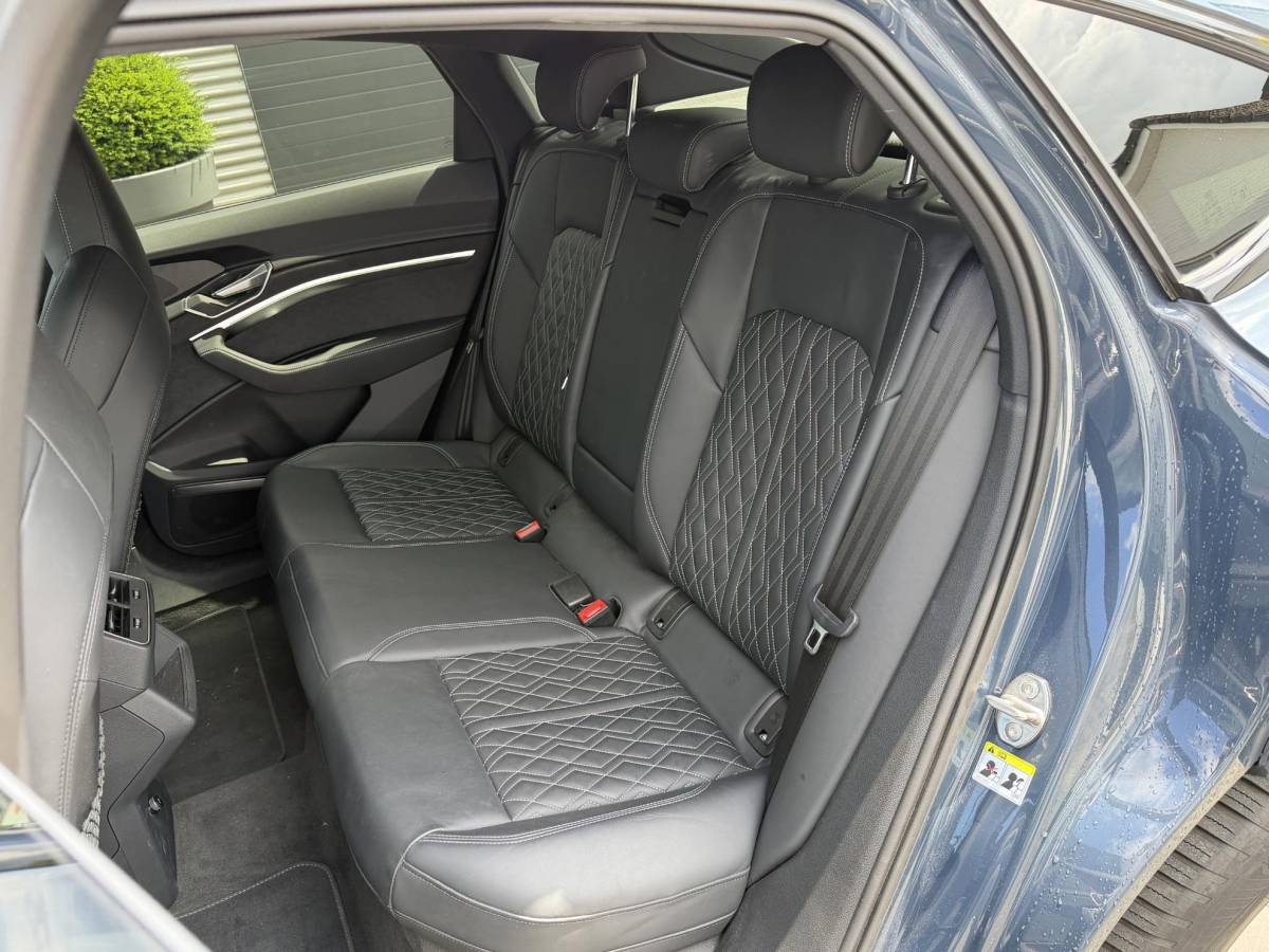 Audi Q8 Sportback e-tron Audi Q8 Sportback e-tron 55 quattro S Edition Competition 115 kWh SOH 90% | Panoramadak | Luchtvering | Camera | Bang & Olufsen | Matrix LED |