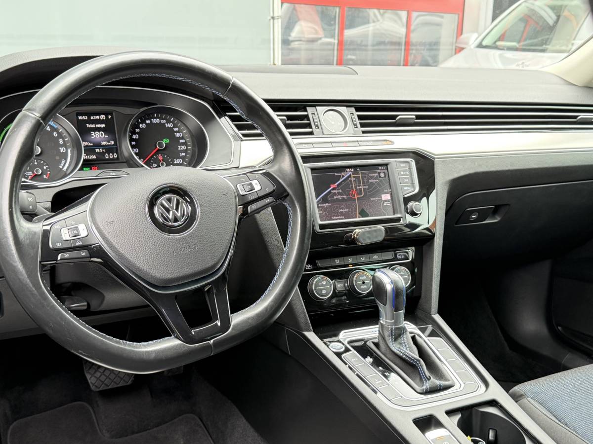 Volkswagen Passat Volkswagen Passat BWJ 2016 1.4 TSI GTE 231 PK Connected Series TREKHAAK | FULL LED | CARPLAY + ANDROID | NAVI | CLIMA | CRUISE | LMV | PDC