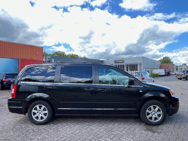Chrysler Grand Voyager Chrysler Grand Voyager 3.8 V6 LX/ 7 persoons/Automaat/Youngtimer/Cruise control/Airco