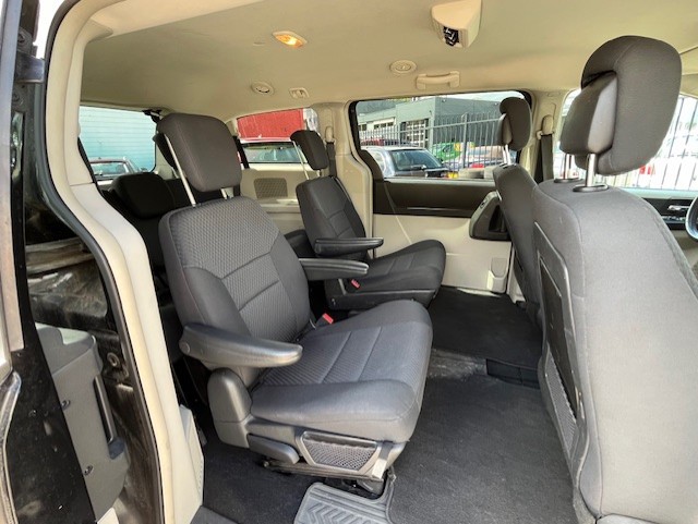 Chrysler Grand Voyager Chrysler Grand Voyager 3.8 V6 LX/ 7 persoons/Automaat/Youngtimer/Cruise control/Airco