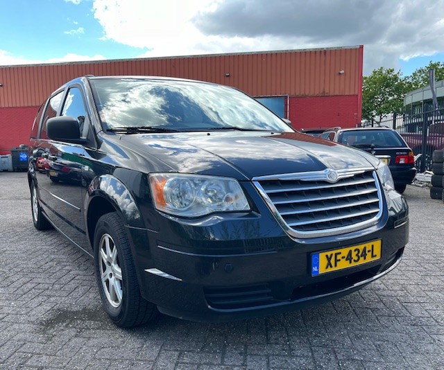 Chrysler Grand Voyager Chrysler Grand Voyager 3.8 V6 LX/ 7 persoons/Automaat/Youngtimer/Cruise control/Airco