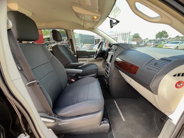 Chrysler Grand Voyager Chrysler Grand Voyager 3.8 V6 LX/ 7 persoons/Automaat/Youngtimer/Cruise control/Airco