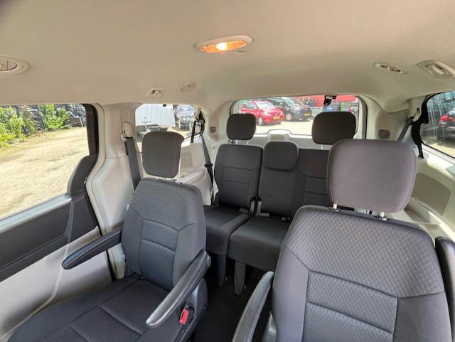Chrysler Grand Voyager Chrysler Grand Voyager 3.8 V6 LX/ 7 persoons/Automaat/Youngtimer/Cruise control/Airco