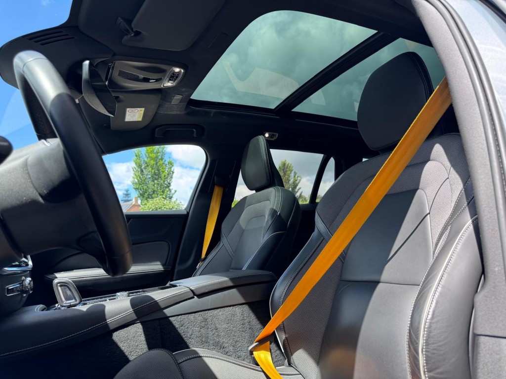Volvo V60 Volvo V60 2.0 T8 AWD Polestar Engineered Panoramadak H&K Öhlins Brembo Carplay!