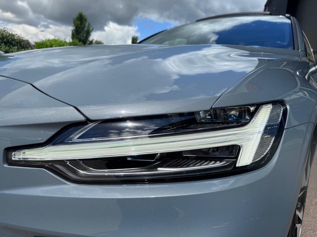 Volvo V60 Volvo V60 2.0 T8 AWD Polestar Engineered Panoramadak H&K Öhlins Brembo Carplay!