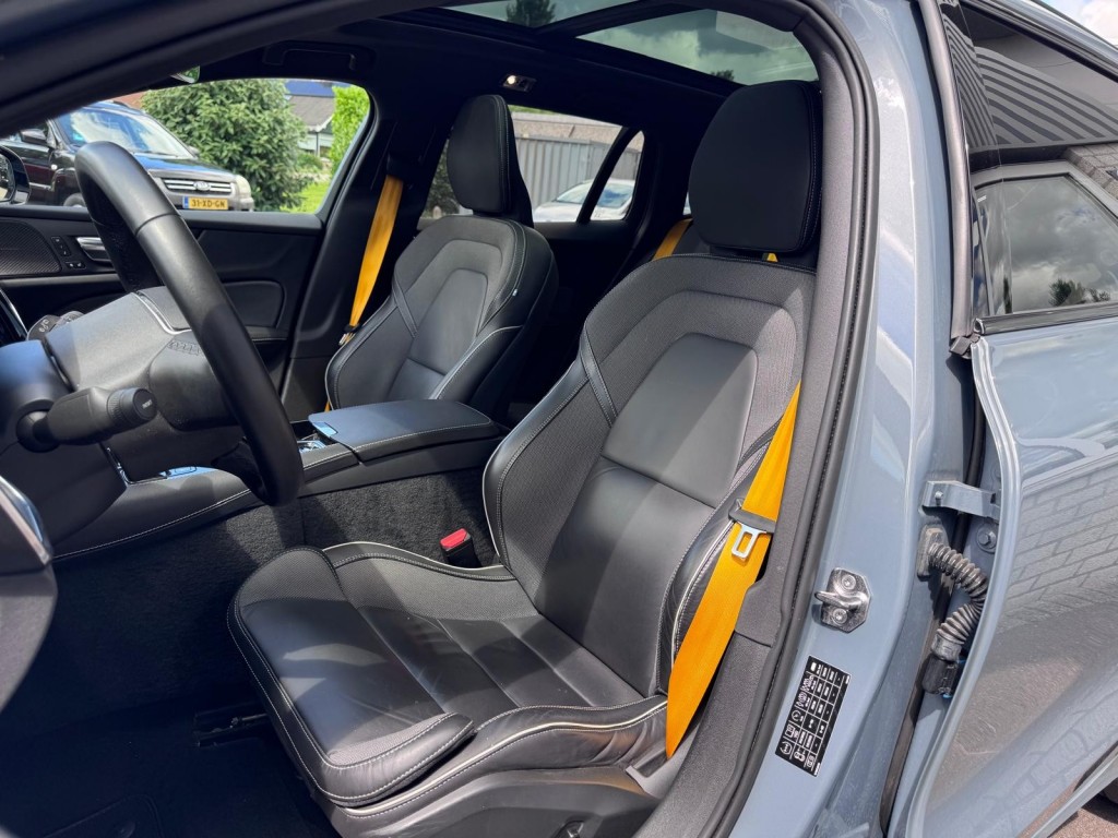 Volvo V60 Volvo V60 2.0 T8 AWD Polestar Engineered Panoramadak H&K Öhlins Brembo Carplay!