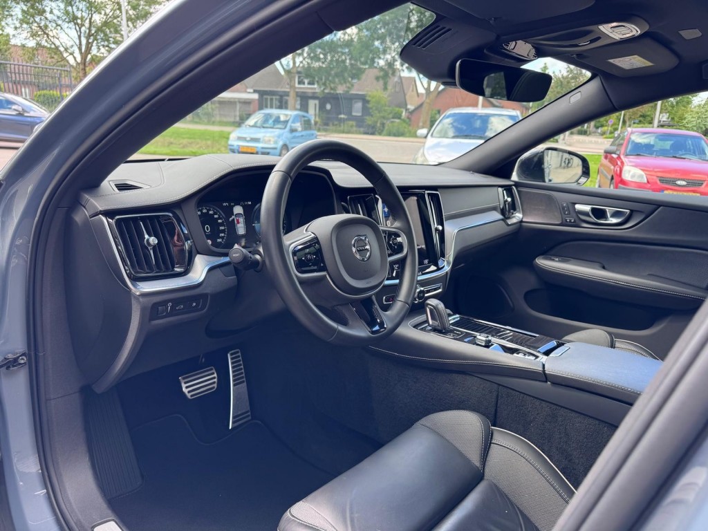 Volvo V60 Volvo V60 2.0 T8 AWD Polestar Engineered Panoramadak H&K Öhlins Brembo Carplay!