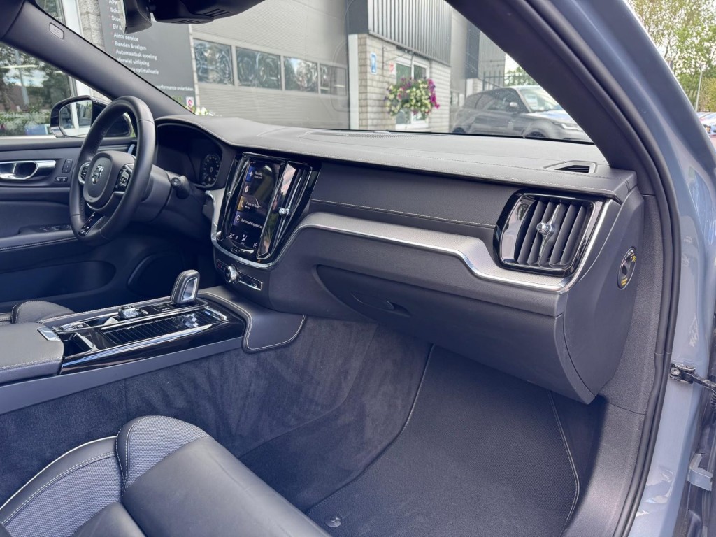Volvo V60 Volvo V60 2.0 T8 AWD Polestar Engineered Panoramadak H&K Öhlins Brembo Carplay!