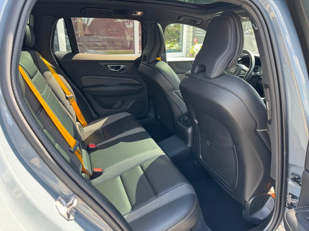 Volvo V60 Volvo V60 2.0 T8 AWD Polestar Engineered Panoramadak H&K Öhlins Brembo Carplay!