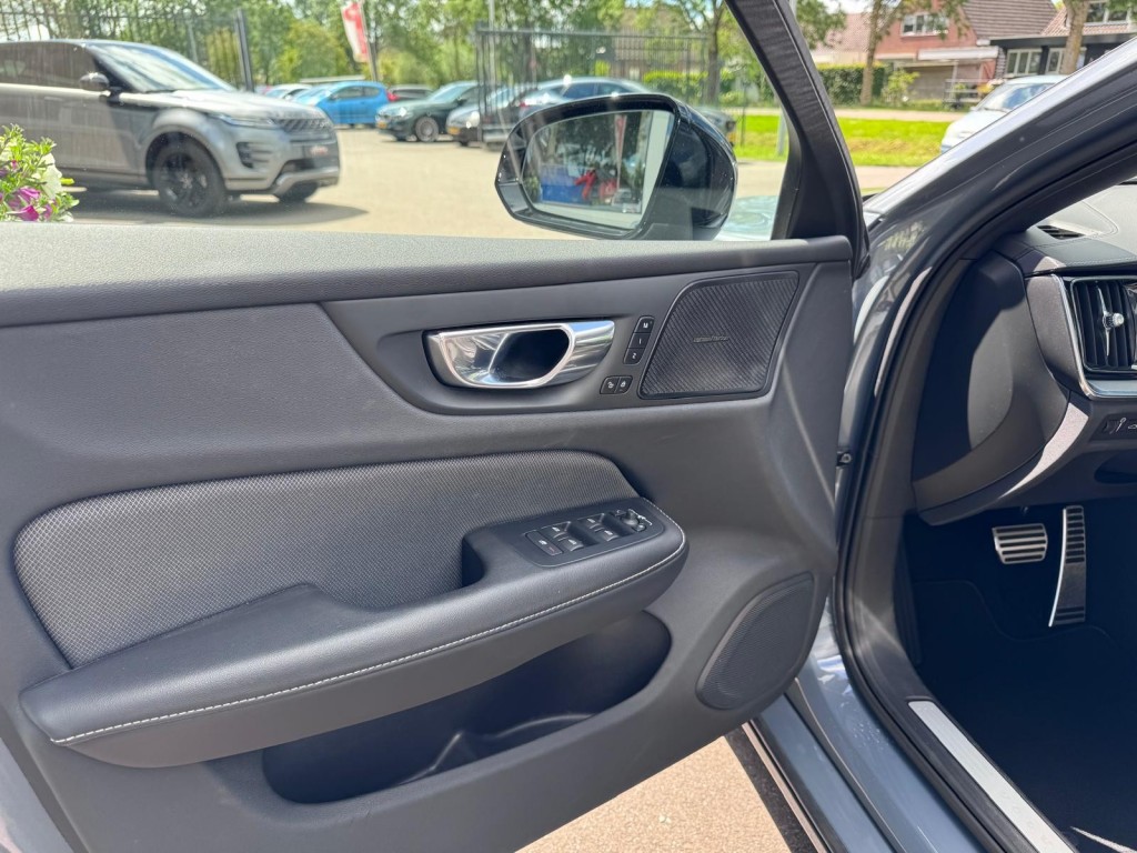Volvo V60 Volvo V60 2.0 T8 AWD Polestar Engineered Panoramadak H&K Öhlins Brembo Carplay!