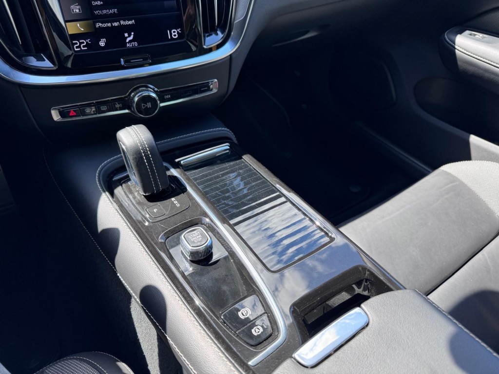 Volvo V60 Volvo V60 2.0 T8 AWD Polestar Engineered Panoramadak H&K Öhlins Brembo Carplay!
