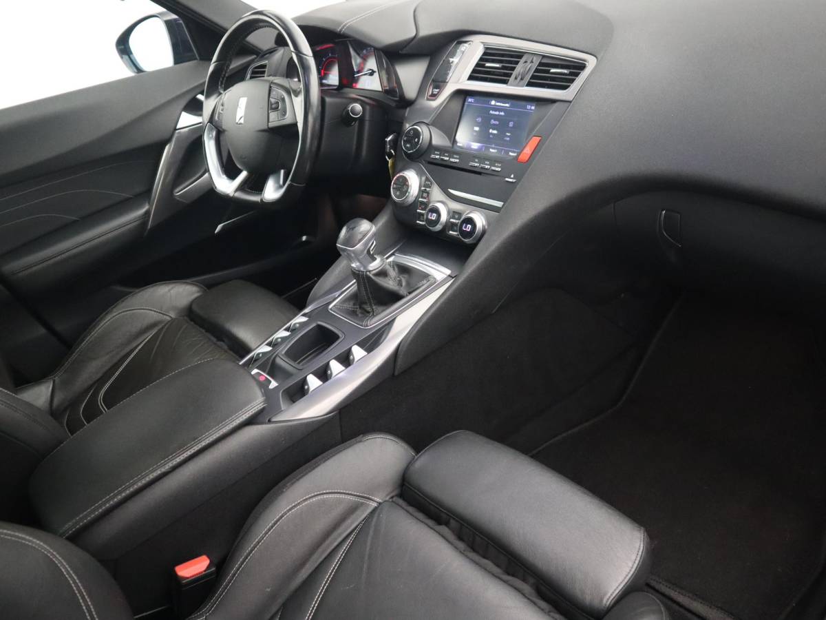 Citroën DS5 Citroen DS5 2.0 BlueHDi Business Executive FULL LED / CAMERA / LEDER / STOELVERW / DENOM AUDIO / PANORAMADAK / CLIMA / PDC / NL-AUTO