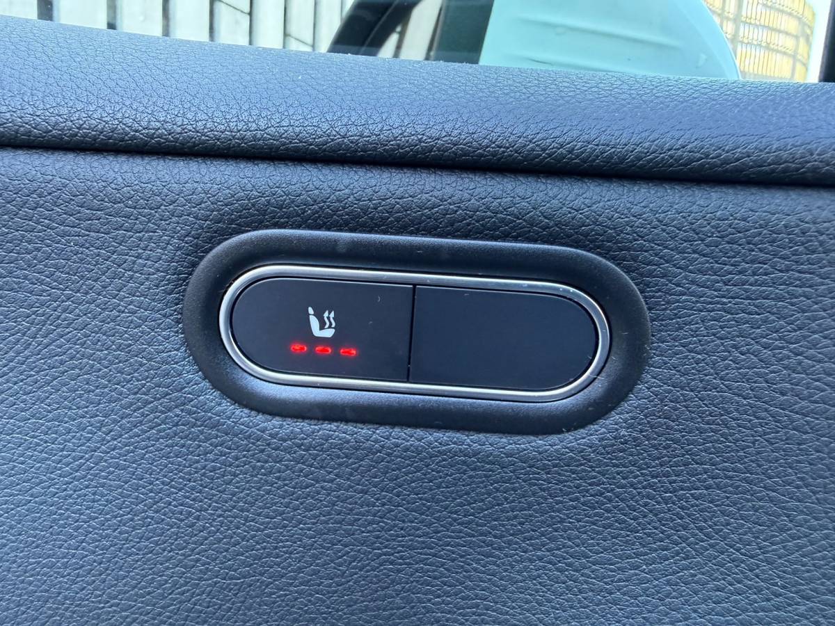 Mercedes-Benz A-Klasse Mercedes-Benz A-klasse 250 e /Apple CarPlay /18 inch AMG /Navigatie /Stoelverwarming