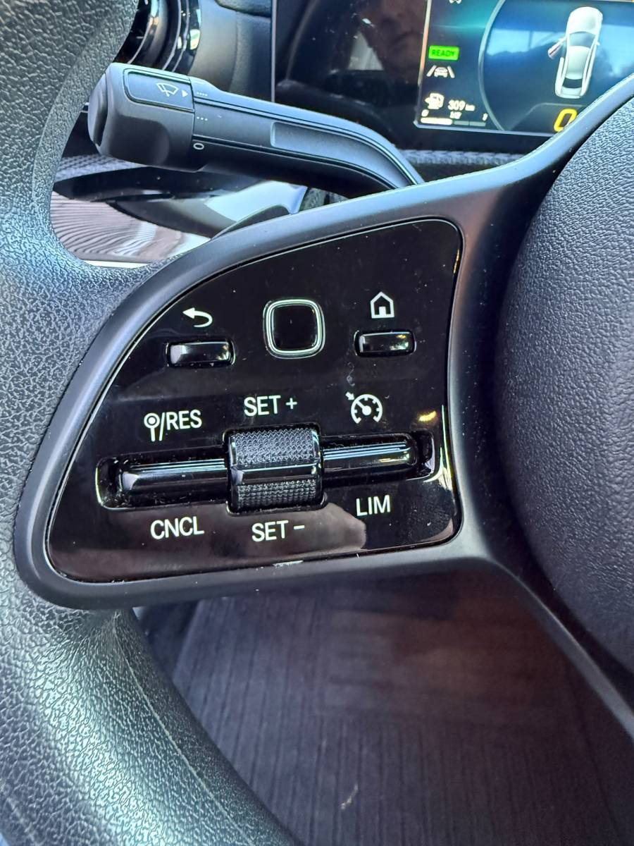 Mercedes-Benz A-Klasse Mercedes-Benz A-klasse 250 e /Apple CarPlay /18 inch AMG /Navigatie /Stoelverwarming