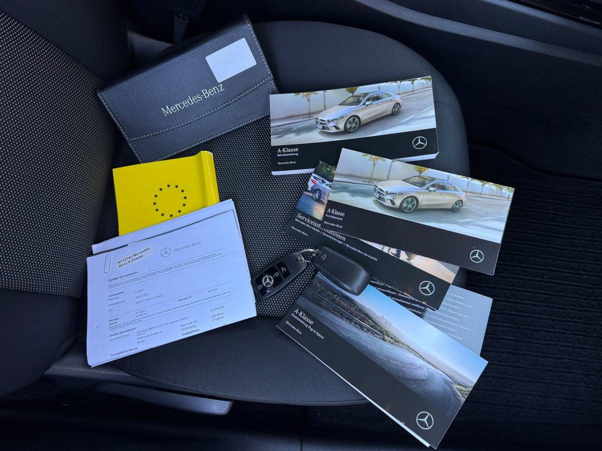 Mercedes-Benz A-Klasse Mercedes-Benz A-klasse 250 e /Apple CarPlay /18 inch AMG /Navigatie /Stoelverwarming