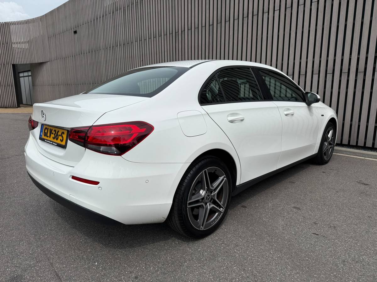 Mercedes-Benz A-Klasse Mercedes-Benz A-klasse 250 e /Apple CarPlay /18 inch AMG /Navigatie /Stoelverwarming