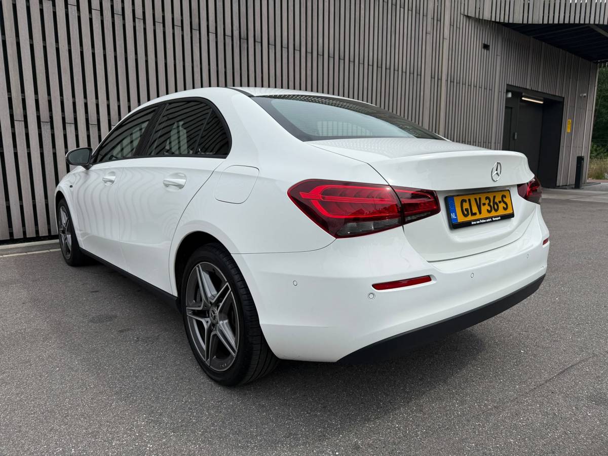 Mercedes-Benz A-Klasse Mercedes-Benz A-klasse 250 e /Apple CarPlay /18 inch AMG /Navigatie /Stoelverwarming