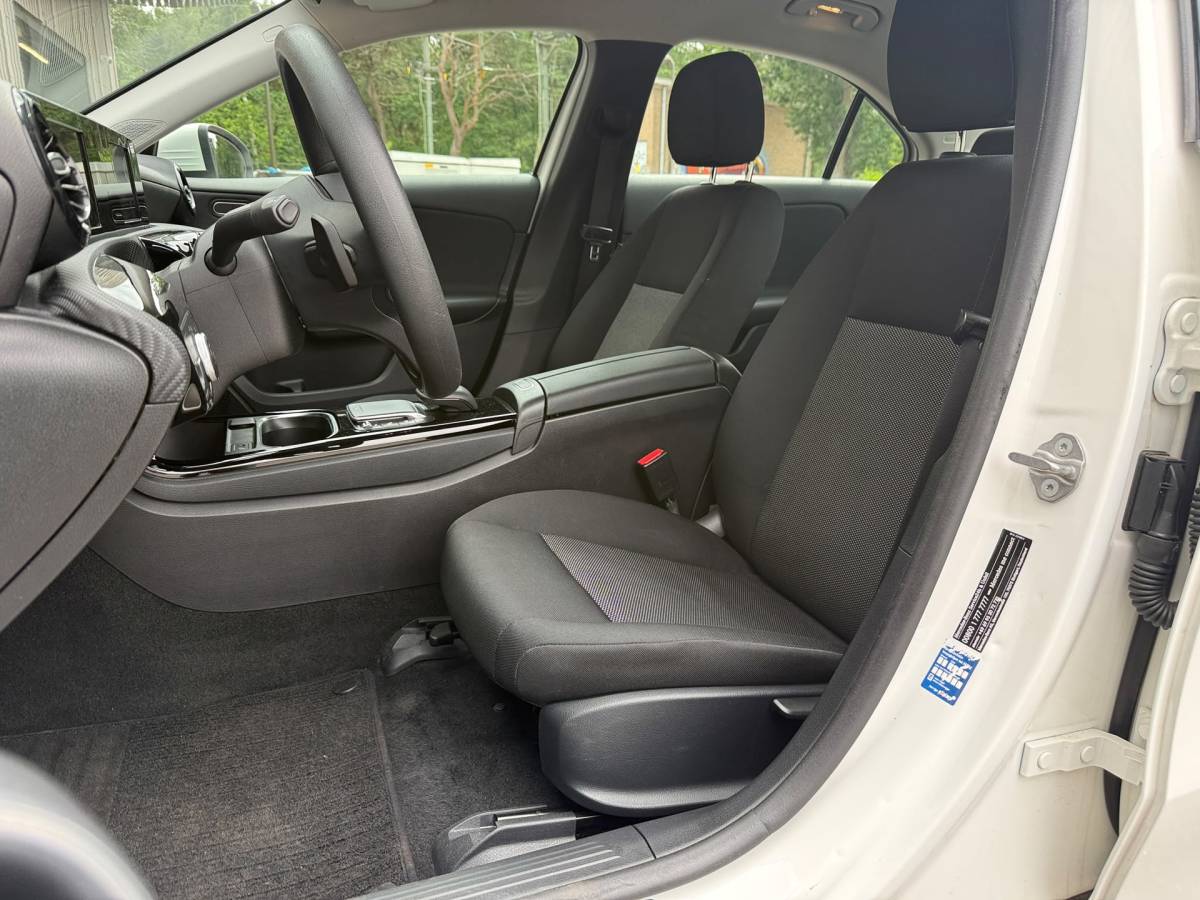 Mercedes-Benz A-Klasse Mercedes-Benz A-klasse 250 e /Apple CarPlay /18 inch AMG /Navigatie /Stoelverwarming