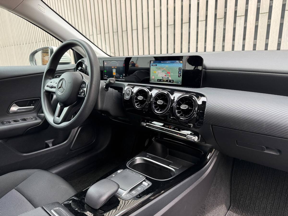 Mercedes-Benz A-Klasse Mercedes-Benz A-klasse 250 e /Apple CarPlay /18 inch AMG /Navigatie /Stoelverwarming
