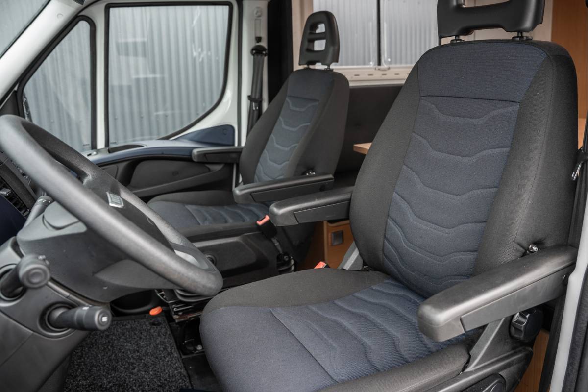 Iveco Daily Iveco Daily 40C18 3.0L 180PK | Camperkandidaat | 1ste Eigenaar | Automaat | Euro 6 | Camera | 3.5T Trekgewicht