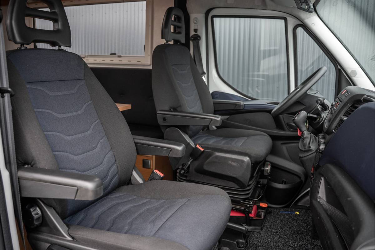 Iveco Daily Iveco Daily 40C18 3.0L 180PK | Camperkandidaat | 1ste Eigenaar | Automaat | Euro 6 | Camera | 3.5T Trekgewicht