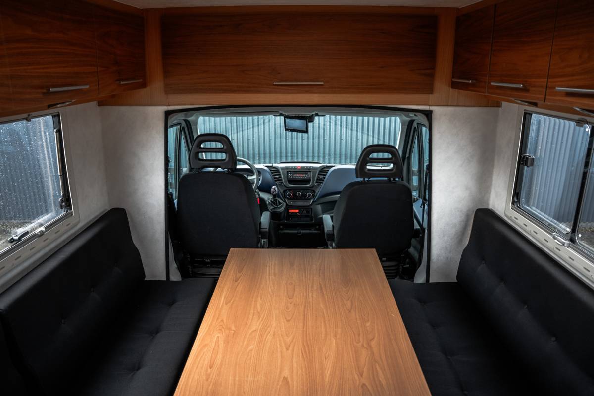 Iveco Daily Iveco Daily 40C18 3.0L 180PK | Camperkandidaat | 1ste Eigenaar | Automaat | Euro 6 | Camera | 3.5T Trekgewicht
