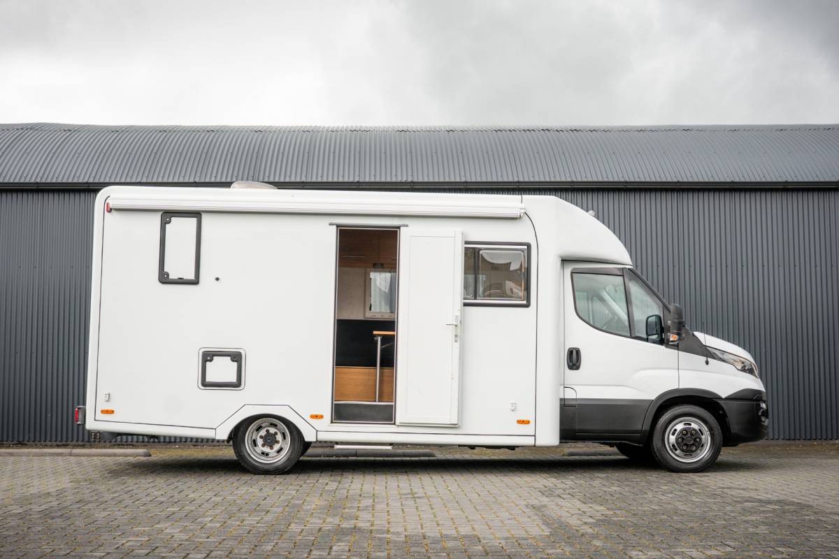 Iveco Daily Iveco Daily 40C18 3.0L 180PK | Camperkandidaat | 1ste Eigenaar | Automaat | Euro 6 | Camera | 3.5T Trekgewicht