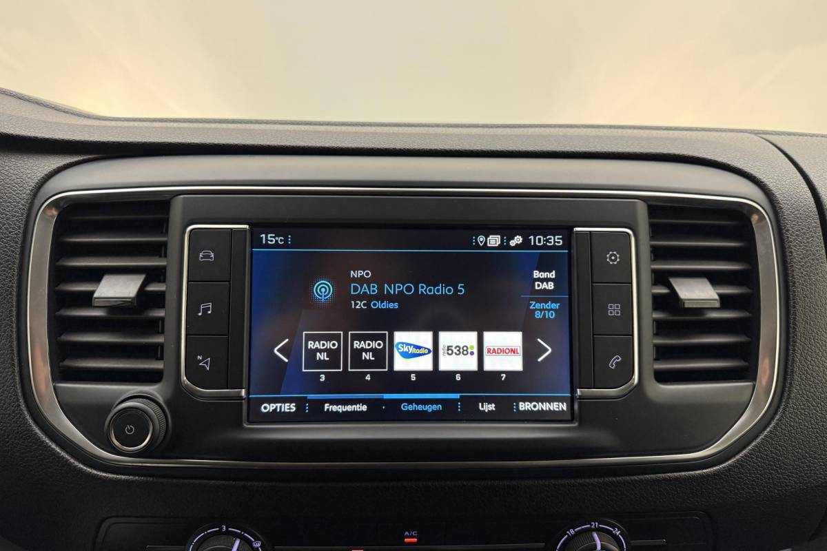 Peugeot Expert Peugeot Expert 2.0 BlueHDI 145 Standard Premium | DEMO | Airco | Navigatie | Parkeersensoren achter | Apple carplay / Android auto | Cruise control | 3 zitplaatsen |