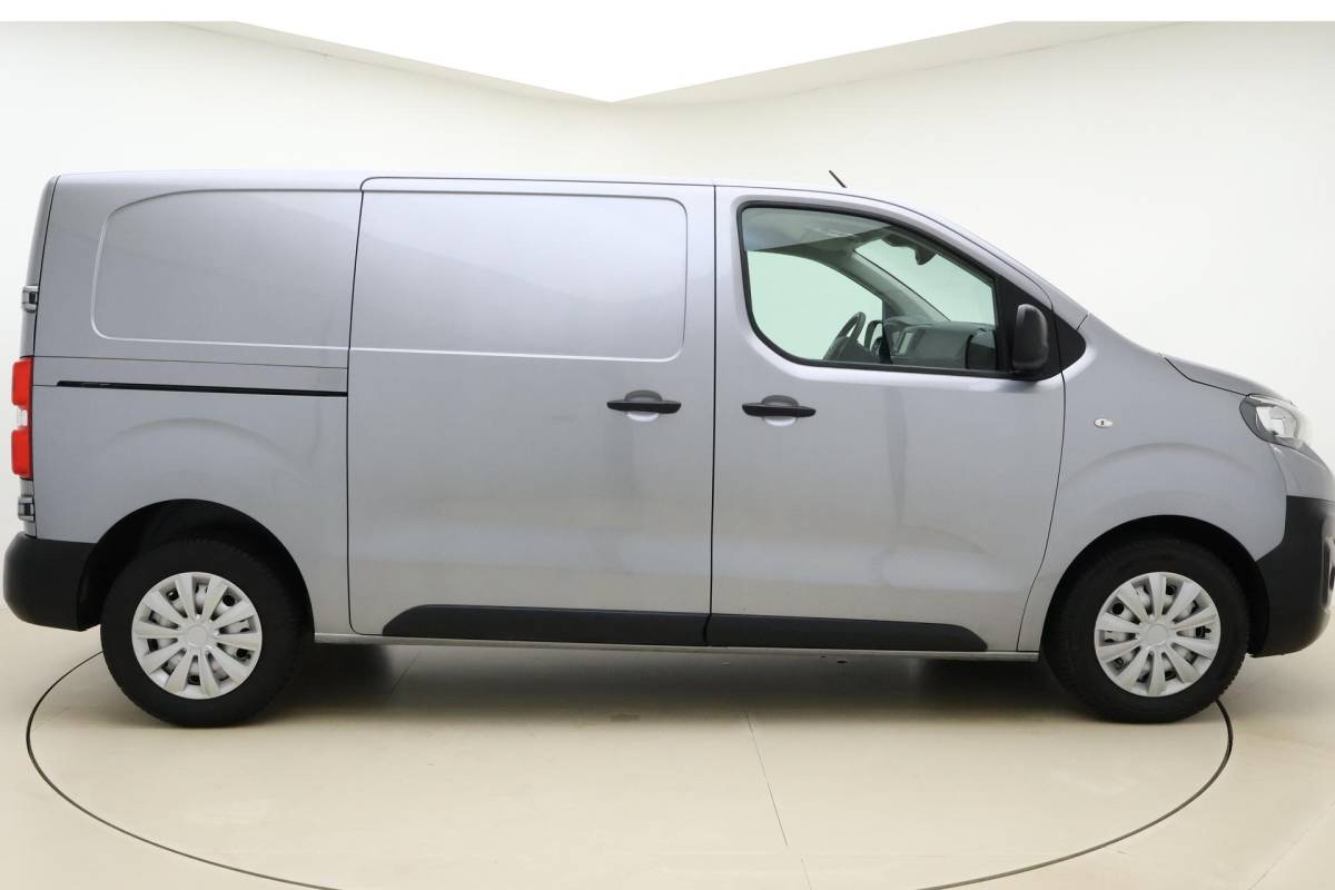 Peugeot Expert Peugeot Expert 2.0 BlueHDI 145 Standard Premium | DEMO | Airco | Navigatie | Parkeersensoren achter | Apple carplay / Android auto | Cruise control | 3 zitplaatsen |