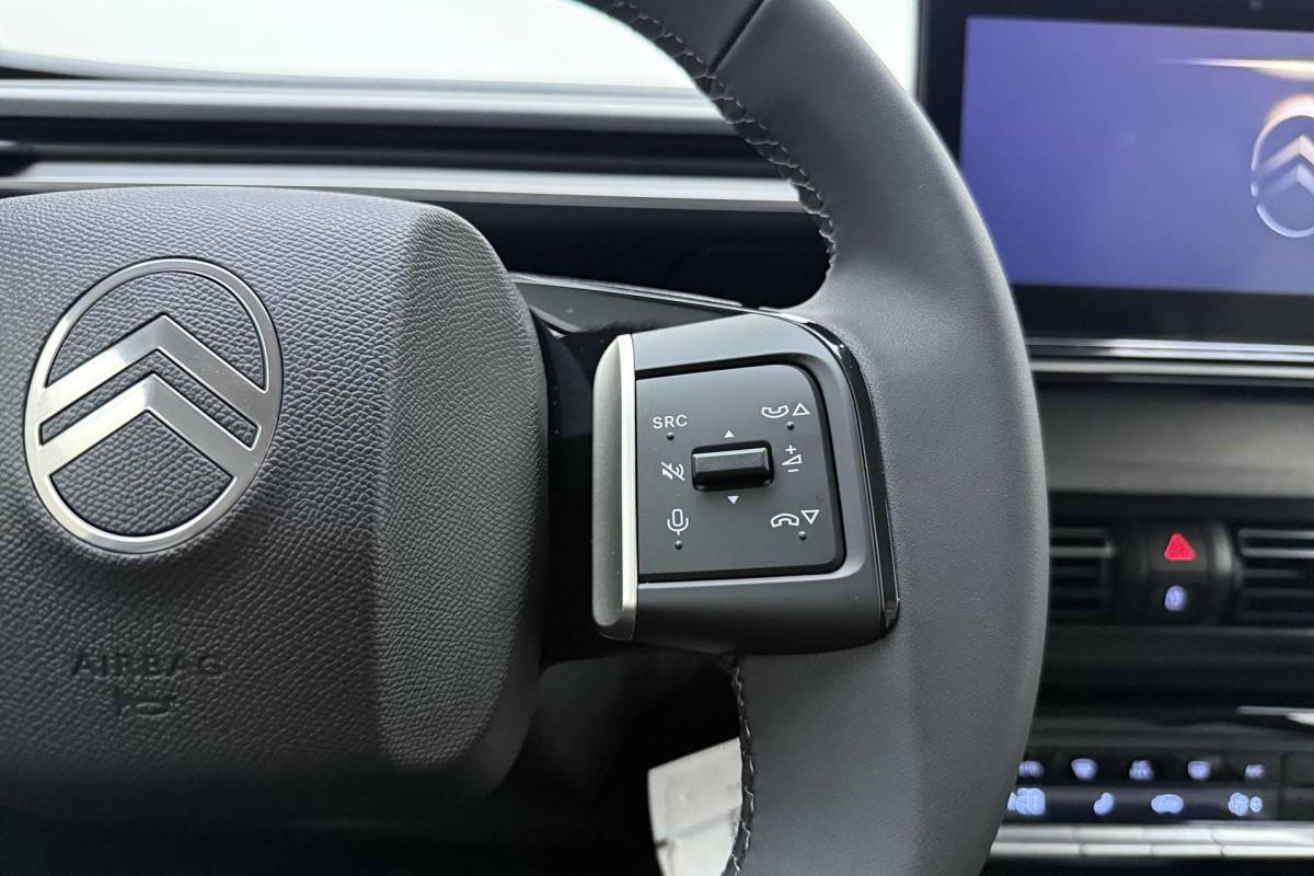 Citroën ë-C3 Aircross Citroen Ë-C3 Aircross Max 113pk Extended Range 54 kWh | stoelverwarming | Apple/Android carplay | Navigatie |  Achteruitrijcamera | Geluidsisolerend glas | 11kw laadkabel | Dodehoekdetectie | Regensensor | Stuurbediening Voor/Achter parkeersensoren