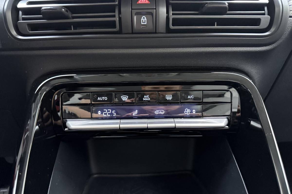 Citroën ë-C3 Aircross Citroen Ë-C3 Aircross Max 113pk Extended Range 54 kWh | stoelverwarming | Apple/Android carplay | Navigatie |  Achteruitrijcamera | Geluidsisolerend glas | 11kw laadkabel | Dodehoekdetectie | Regensensor | Stuurbediening Voor/Achter parkeersensoren