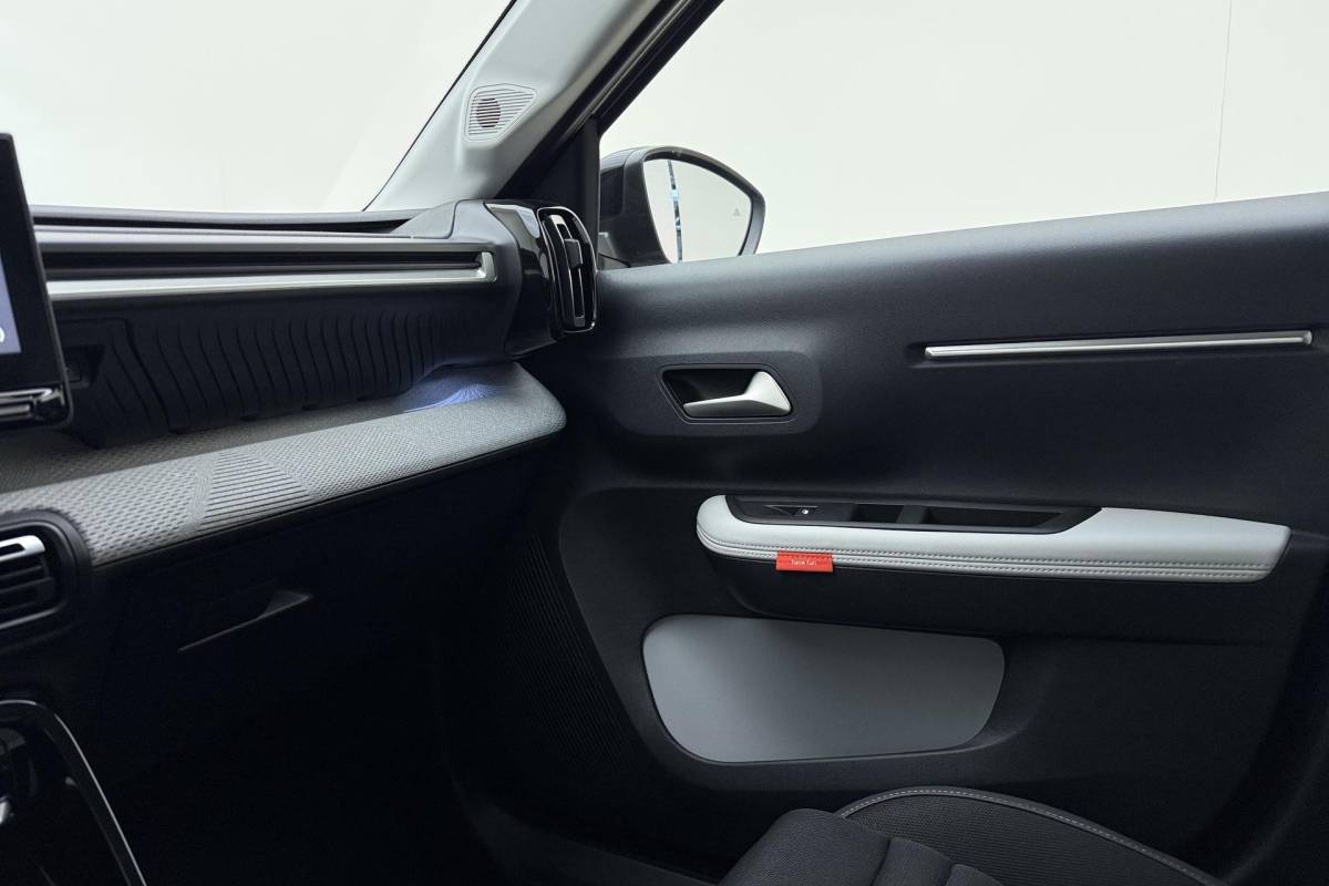 Citroën ë-C3 Aircross Citroen Ë-C3 Aircross Max 113pk Extended Range 54 kWh | stoelverwarming | Apple/Android carplay | Navigatie |  Achteruitrijcamera | Geluidsisolerend glas | 11kw laadkabel | Dodehoekdetectie | Regensensor | Stuurbediening Voor/Achter parkeersensoren