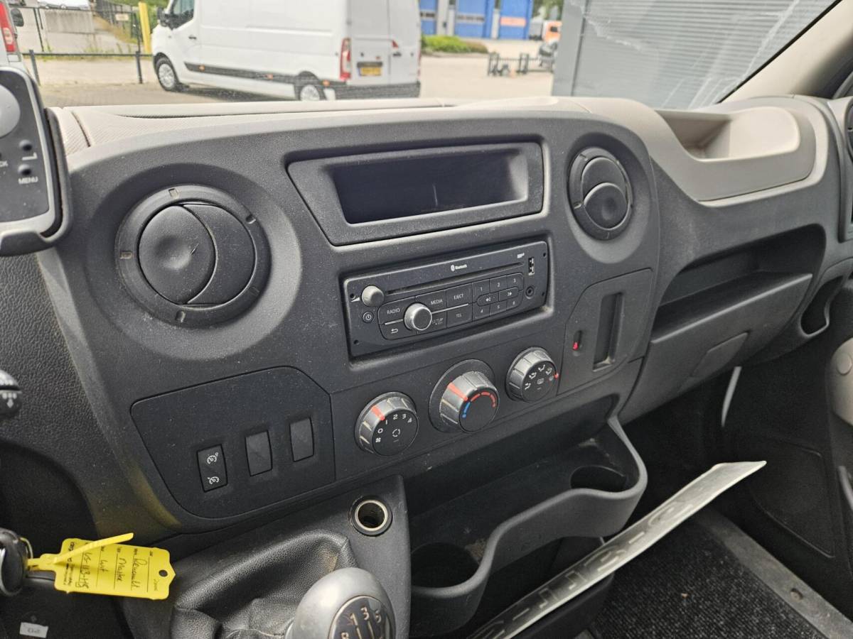 Renault Master Renault Master 2.3 dCi L1H1 Airco Navi 110 PK inrichting Imp