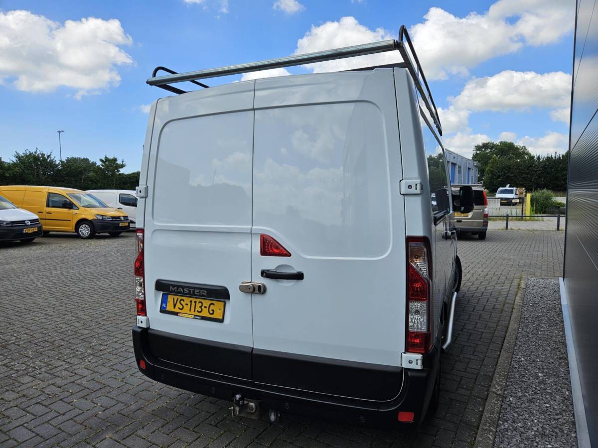 Renault Master Renault Master 2.3 dCi L1H1 Airco Navi 110 PK inrichting Imp