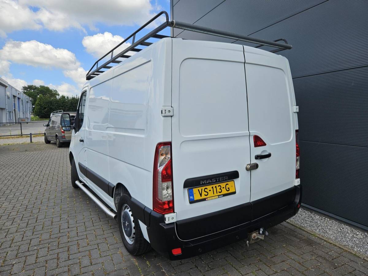 Renault Master Renault Master 2.3 dCi L1H1 Airco Navi 110 PK inrichting Imp